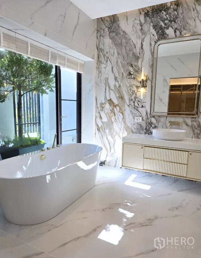 Detached House for rent in Saphan Sung, Bangkok - Luxury bathroom featuring a freestanding bathtub and book‑matched marble wall.