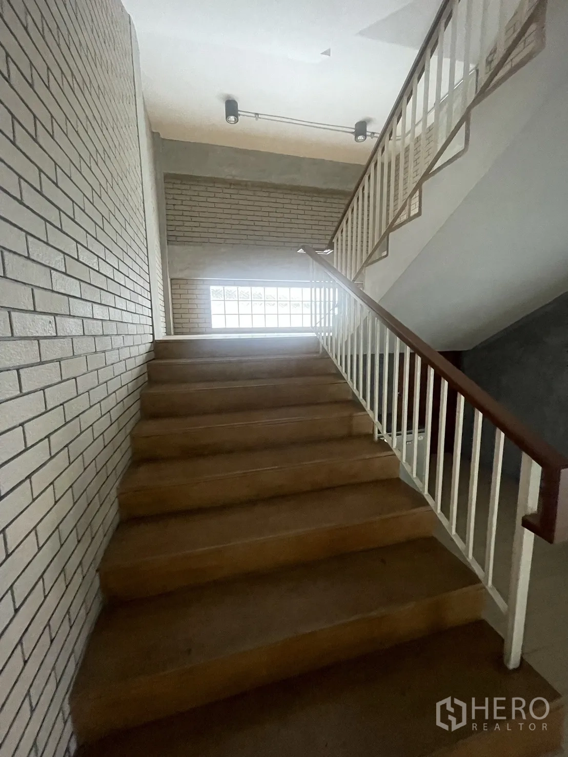 Home Office for rent in Suan Luang, Bangkok - Internal staircase with painted brick walls and metal handrail.