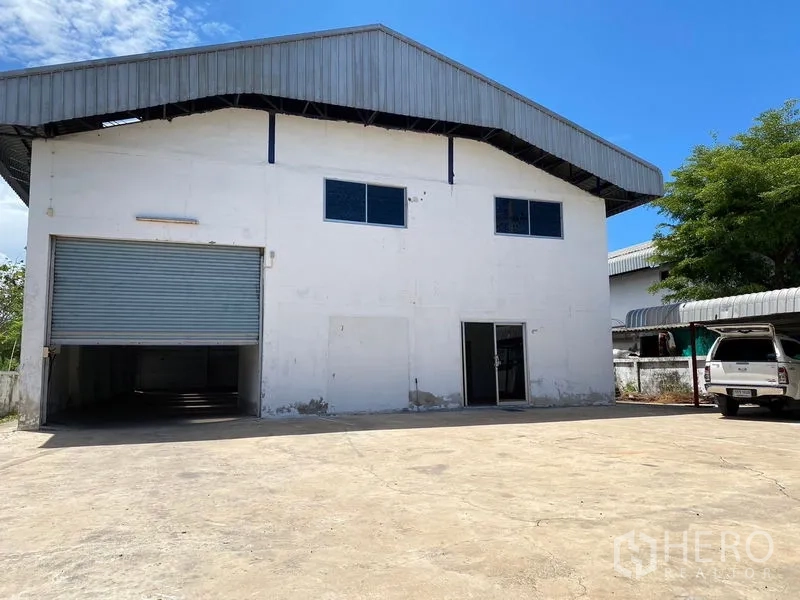 Factory for rent or sale in Bang Phli, Samut Prakan - Front elevation showing the roller-shutter loading bay and driveway into the factory.