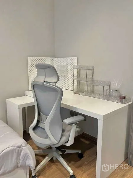Condominium for sale in Watthana, Bangkok - Compact study corner with ergonomic chair and white desk.