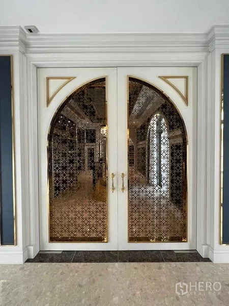 Detached House for rent or sale in Thawi Watthana, Bangkok - Decorative double doors with arched gold lattice glass panels.