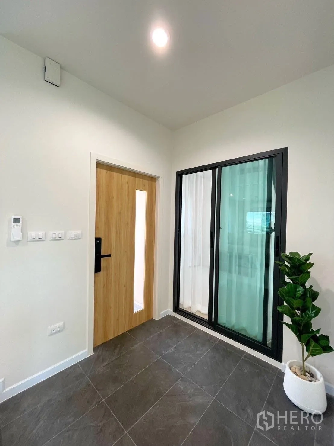 Property Image #22 for property HRE00307