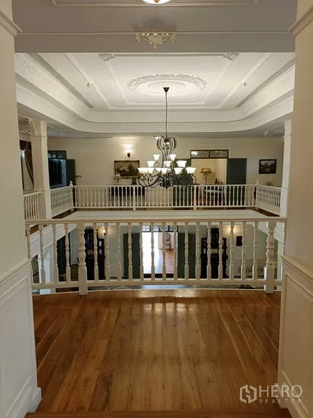 Detached House for rent or sale in Krathum Baen, Samut Sakhon - Upstairs landing with wooden flooring and decorative ceiling detail.