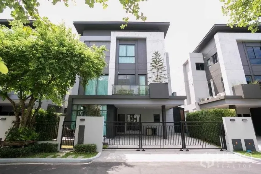 Detached House for rent in Bangkok - Modern three-story detached house with gated driveway, tall windows and leafy frontage.