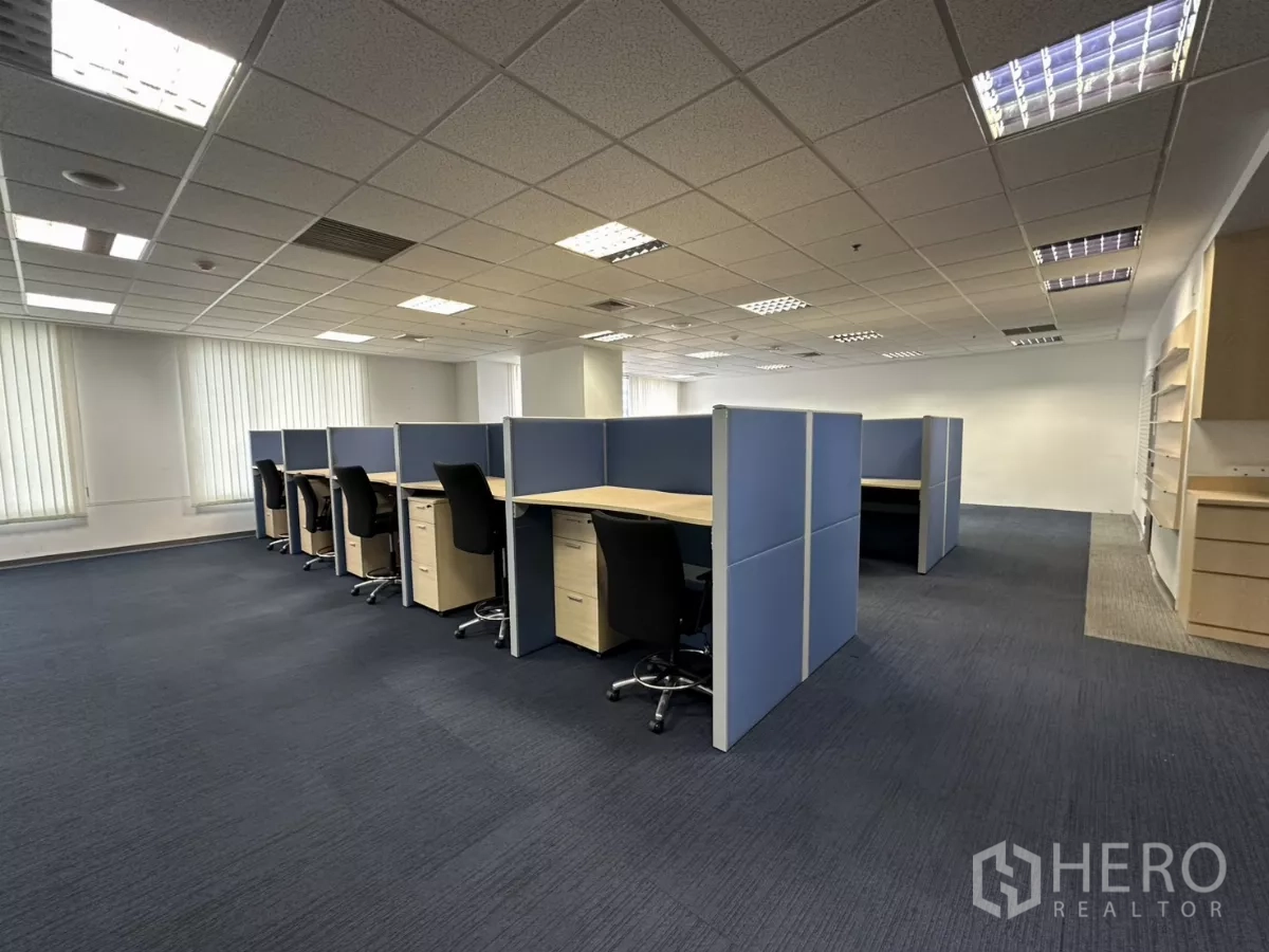 Office Space for rent in Watthana, Bangkok - Spacious open office showing multiple workstation pods and wall shelving.