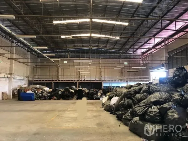 工厂 出售在Lam Luk Ka, Pathum Thani - 高挑仓库空间，照明充足，适合存储或生产
