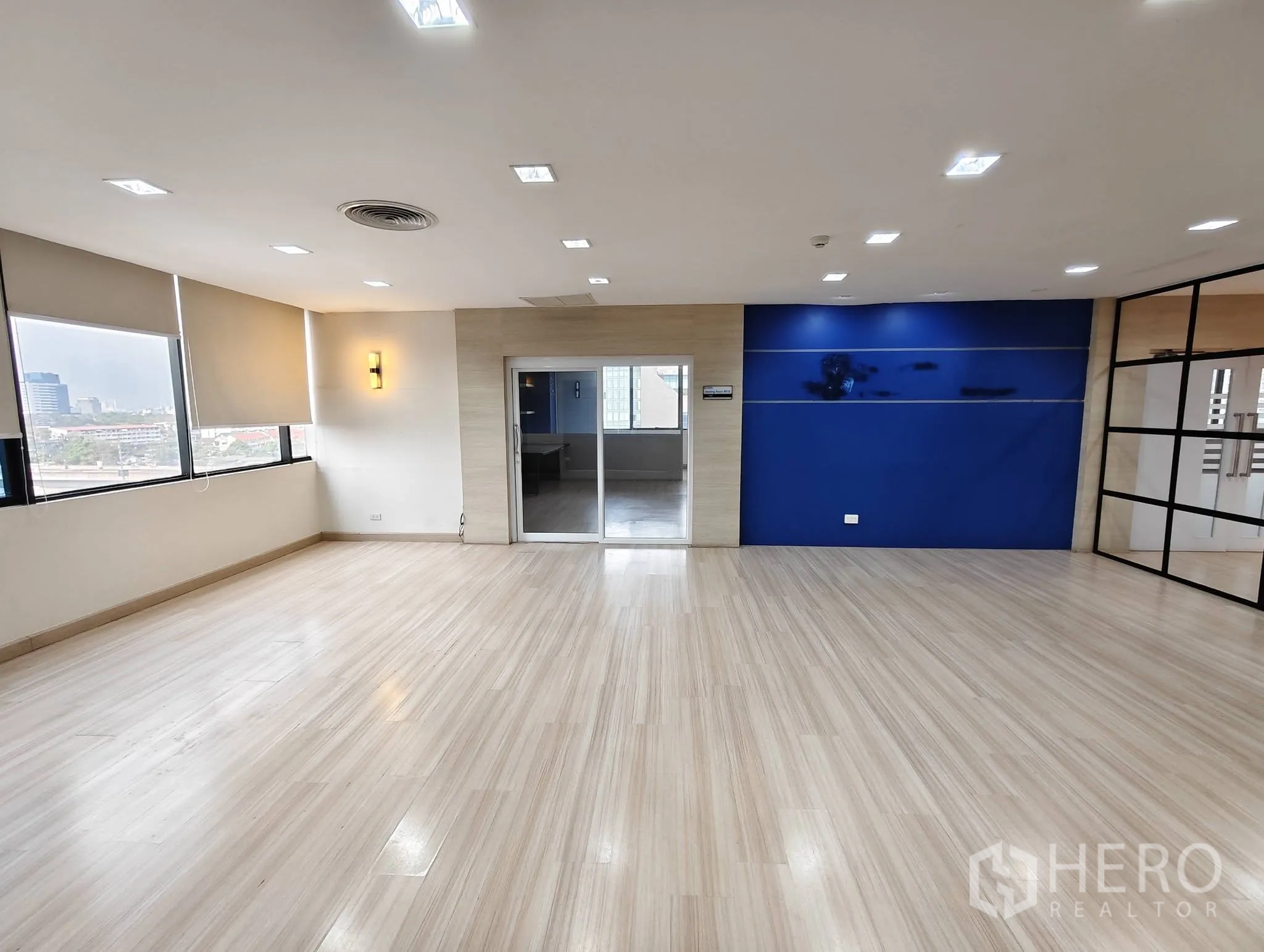 Office Space for rent in Lak Si, Bangkok - Bright open space facing blue feature wall and city-facing windows.