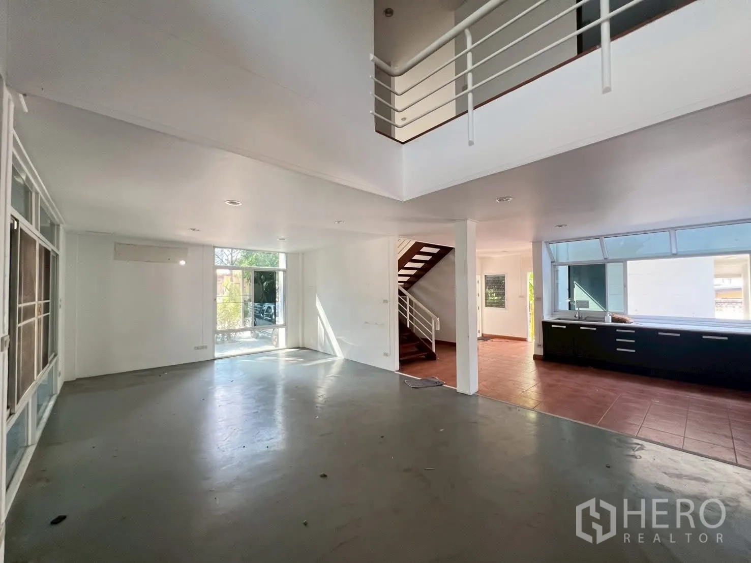Detached House for rent in Watthana, Bangkok - Open living and dining area with mezzanine and adjacent kitchen.