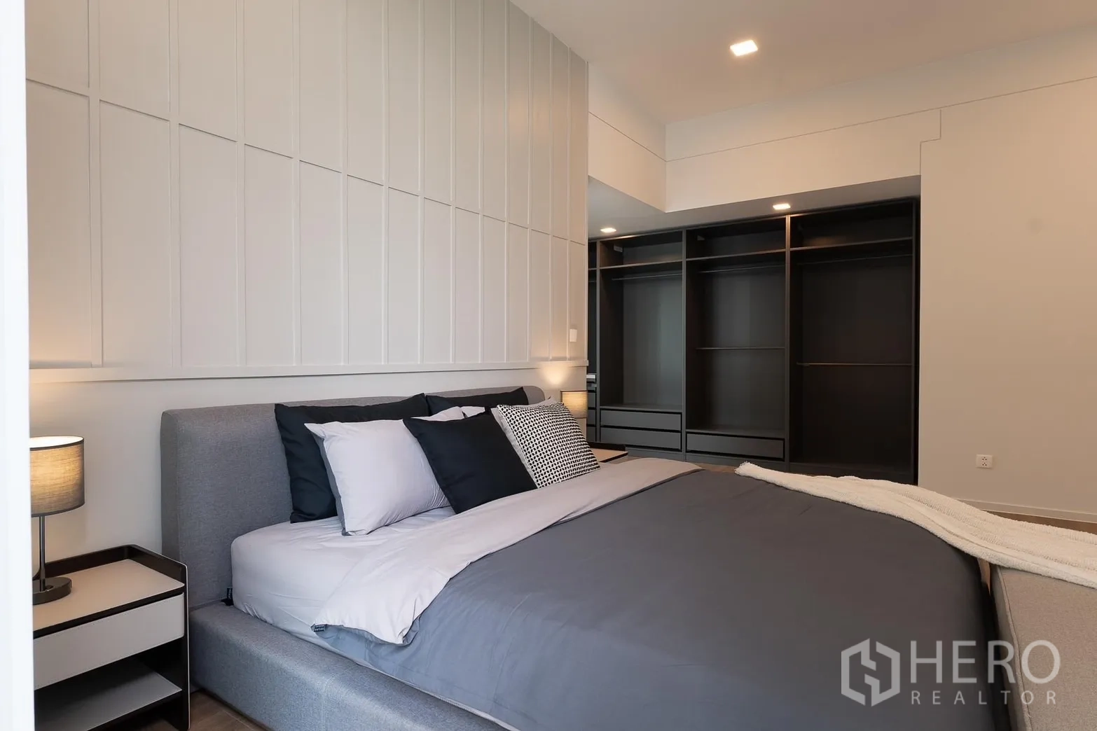Detached House for rent in Saphan Sung, Bangkok - Spacious bedroom with built-in wardrobes and upholstered bed in grey tones