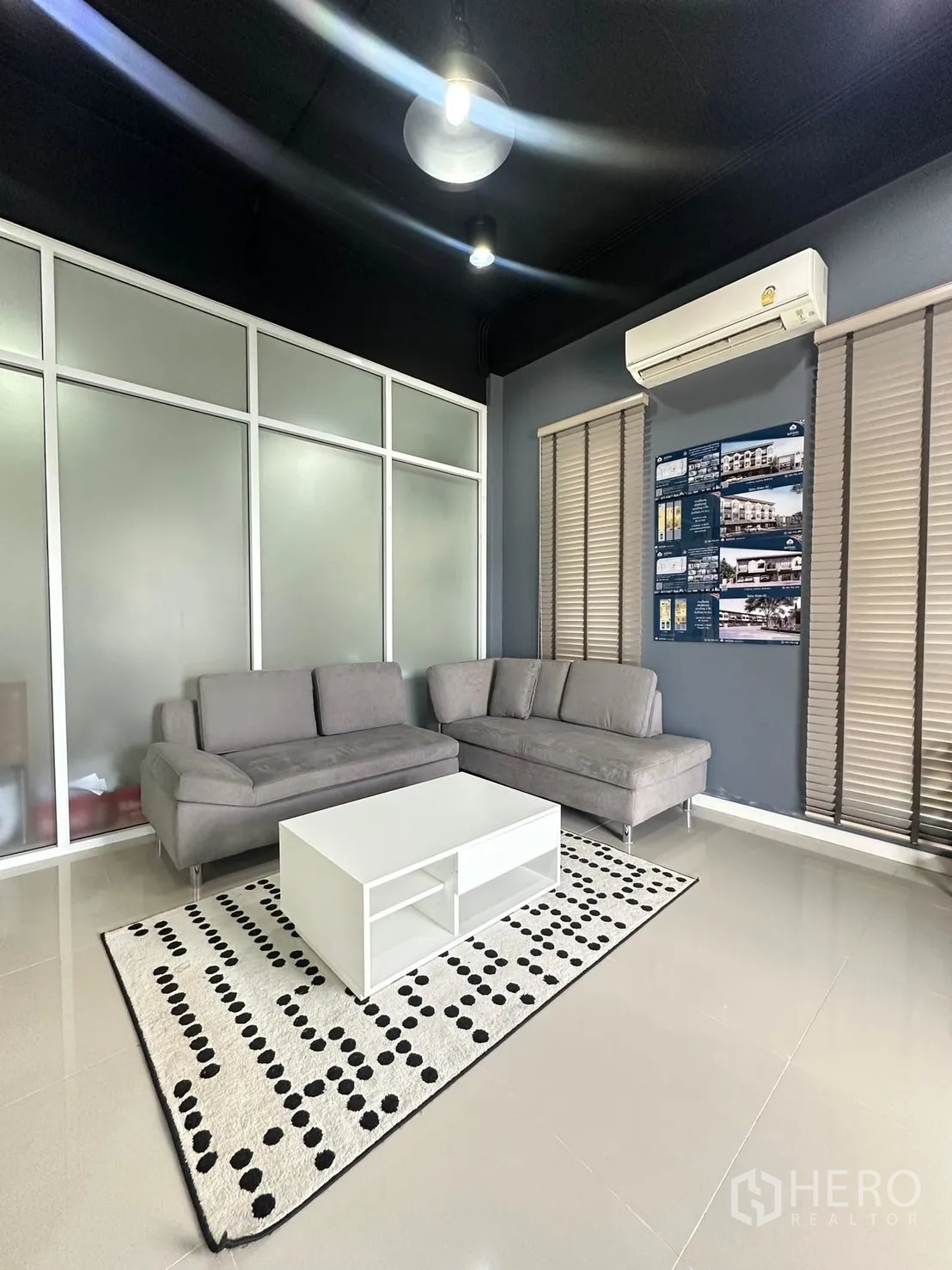 Home Office for rent in Khlong Luang, Pathum Thani - Meeting lounge with grey sofas, white coffee table, frosted glass partitions and air conditioner.