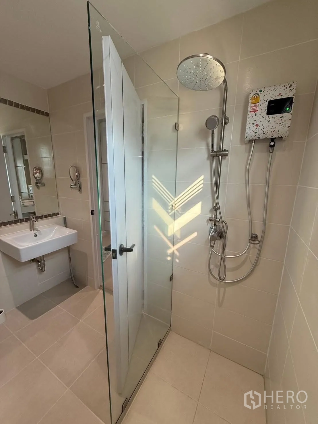 Property Image #23 for property HRE00370