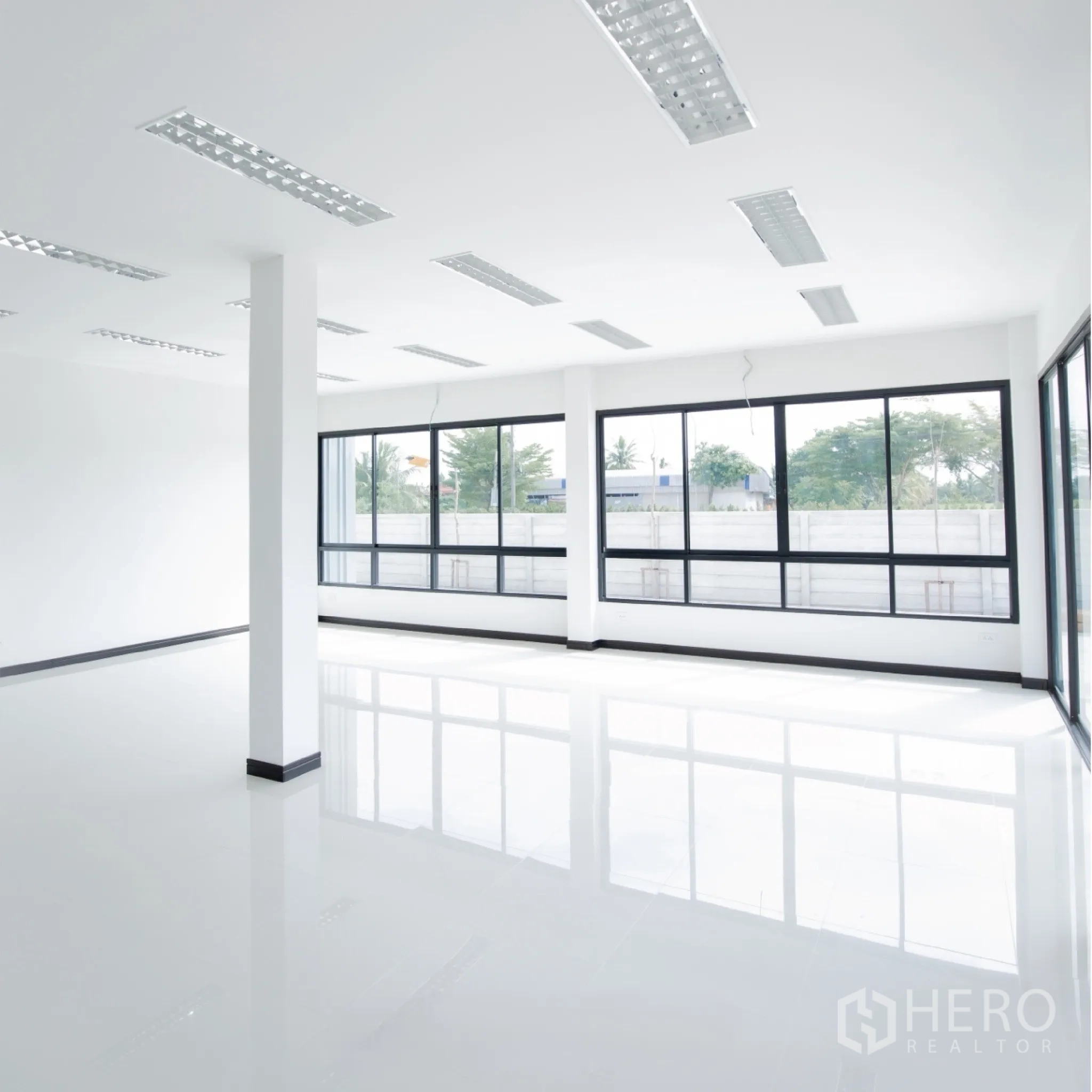 โรงงาน for rent or sale in Bang Len, Nakhon Pathom - สำนักงานแบบโอเพนสเปซ หน้าต่างรอบด้าน พื้นสี白งาม