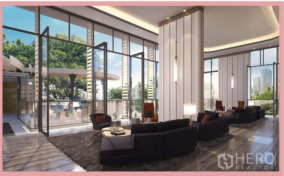 公寓 出售在Watthana, Bangkok - 住户会所，挑高空间与整面玻璃门，连接泳池平台与城市景观。