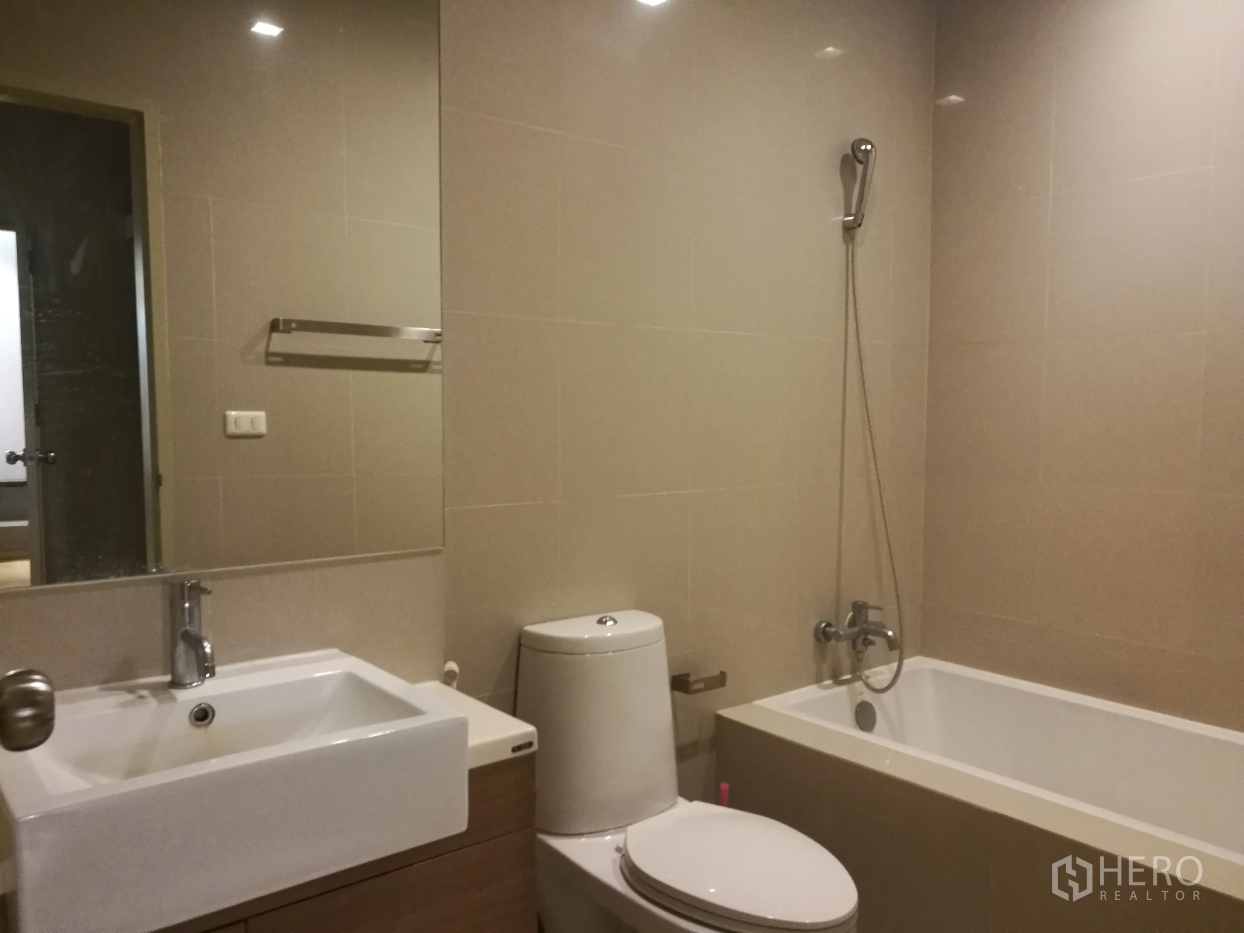 Property Image #6 for property HRE00347