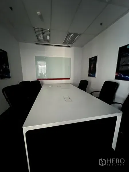 Office Space for rent in Huai Khwang, Bangkok - Compact meeting room with a white conference table and black chairs.