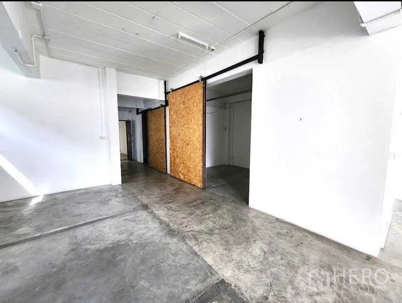 Office Space for rent or sale in Din Daeng, Bangkok - Open-plan area featuring OSB sliding doors on ceiling tracks and white walls.