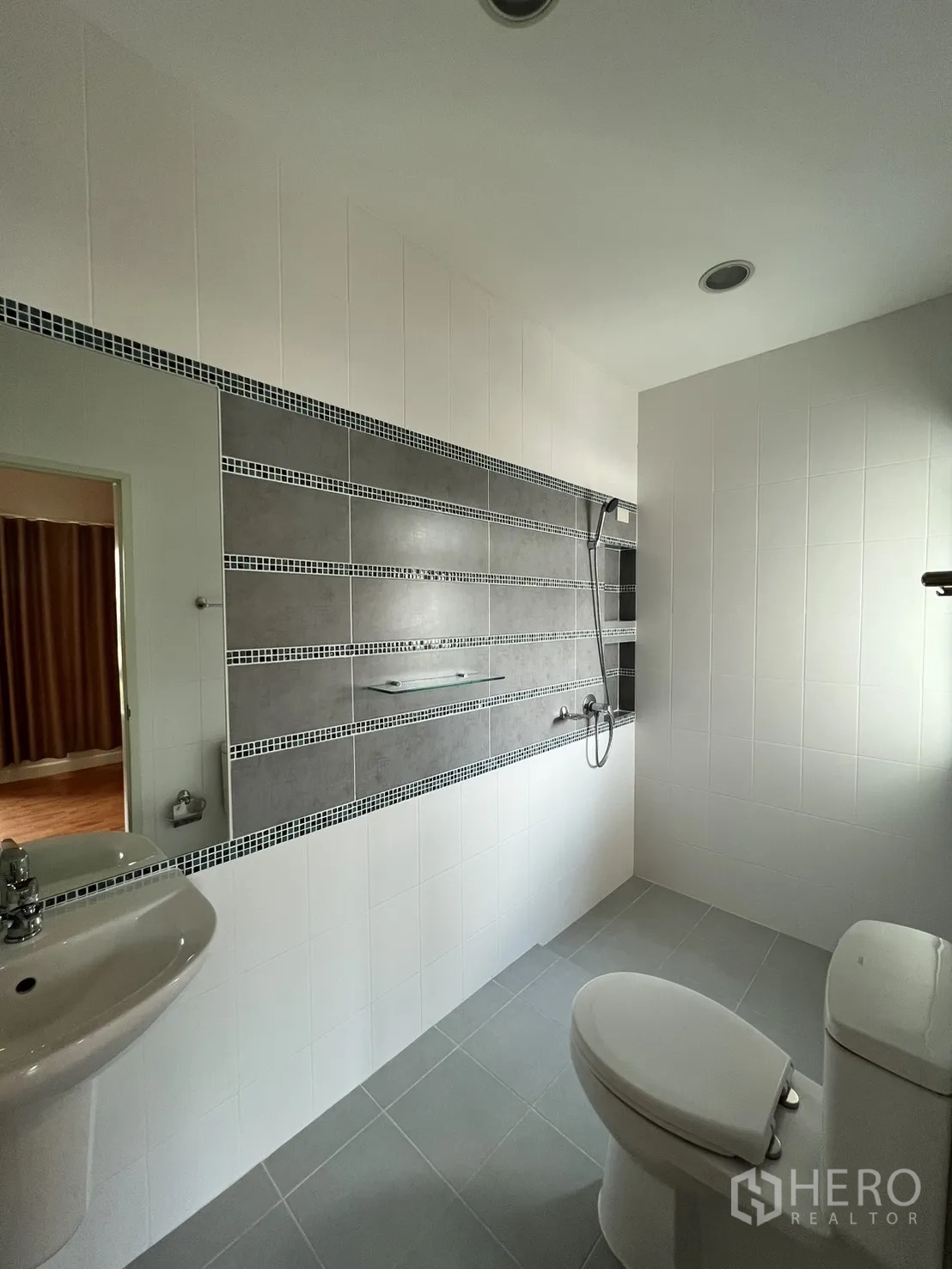 独立式住宅 出租在Saphan Sung, Bangkok - 第三卧室，双窗与壁挂空调