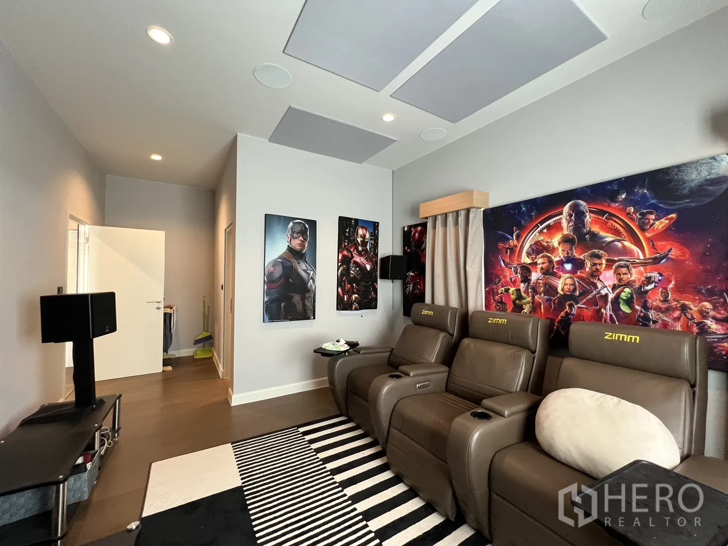 Detached House for rent or sale in Mueang Pathum Thani, Pathum Thani - Bathroom with framed glass shower, vanity and toilet.