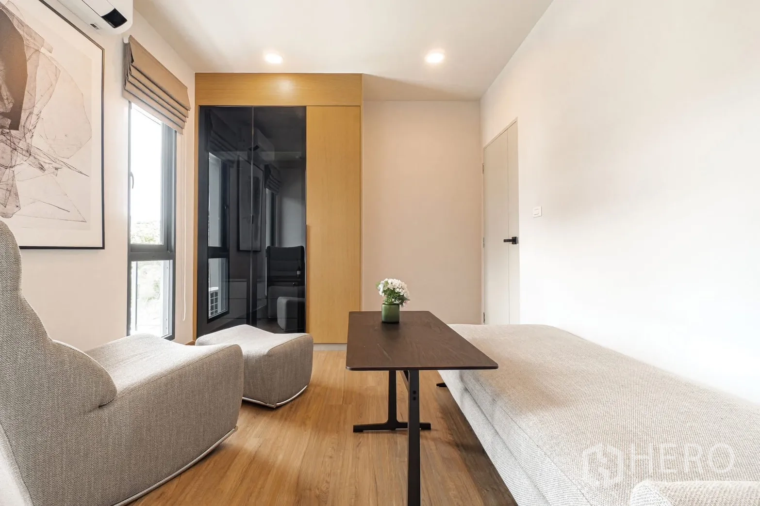Detached House for rent in Bang Phli, Samut Prakan - Opposite view of lounge showing built-in wardrobe with dark glass doors.