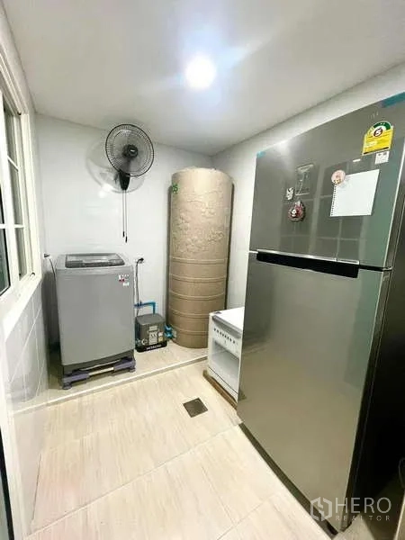 ทาวน์เฮาส์ ให้เช่าหรือขาย - ห้องอเนกประสงค์พร้อมตู้เย็น เครื่องซักผ้า และแท็งก์น้ำ