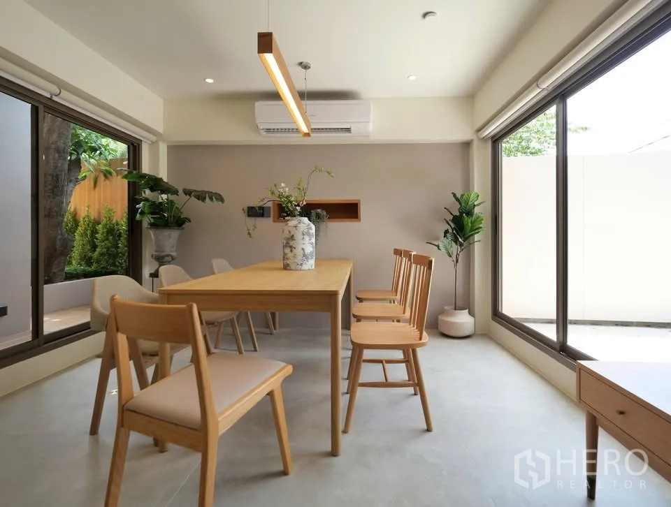 Property Image #3 for property HRE01139