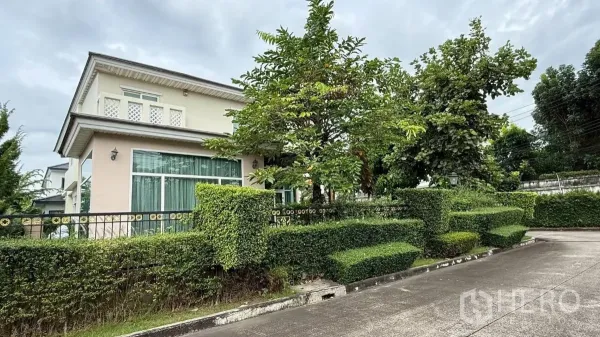 Detached House for rent or sale in Bang Phli, Samut Prakan - Corner plot with mature trees, trimmed hedges and side elevation of the house
