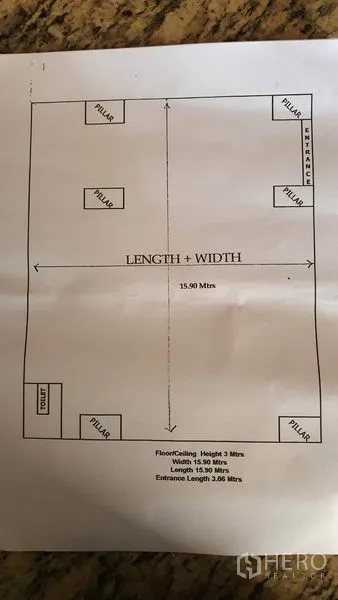 零售空间 出租在Khlong Toei, Bangkok - 平面图示意：入口、立柱与大致尺寸。