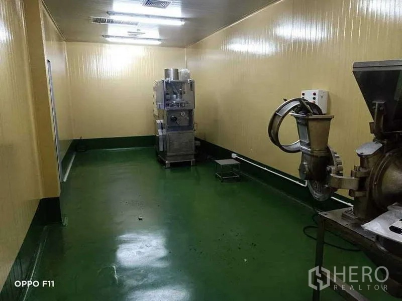 คลังสินค้า ให้เช่าหรือขายในMueang Samut Sakhon, Samut Sakhon - ห้องแปรรูปอาหารพร้อมเครื่องจักรอุตสาหกรรม