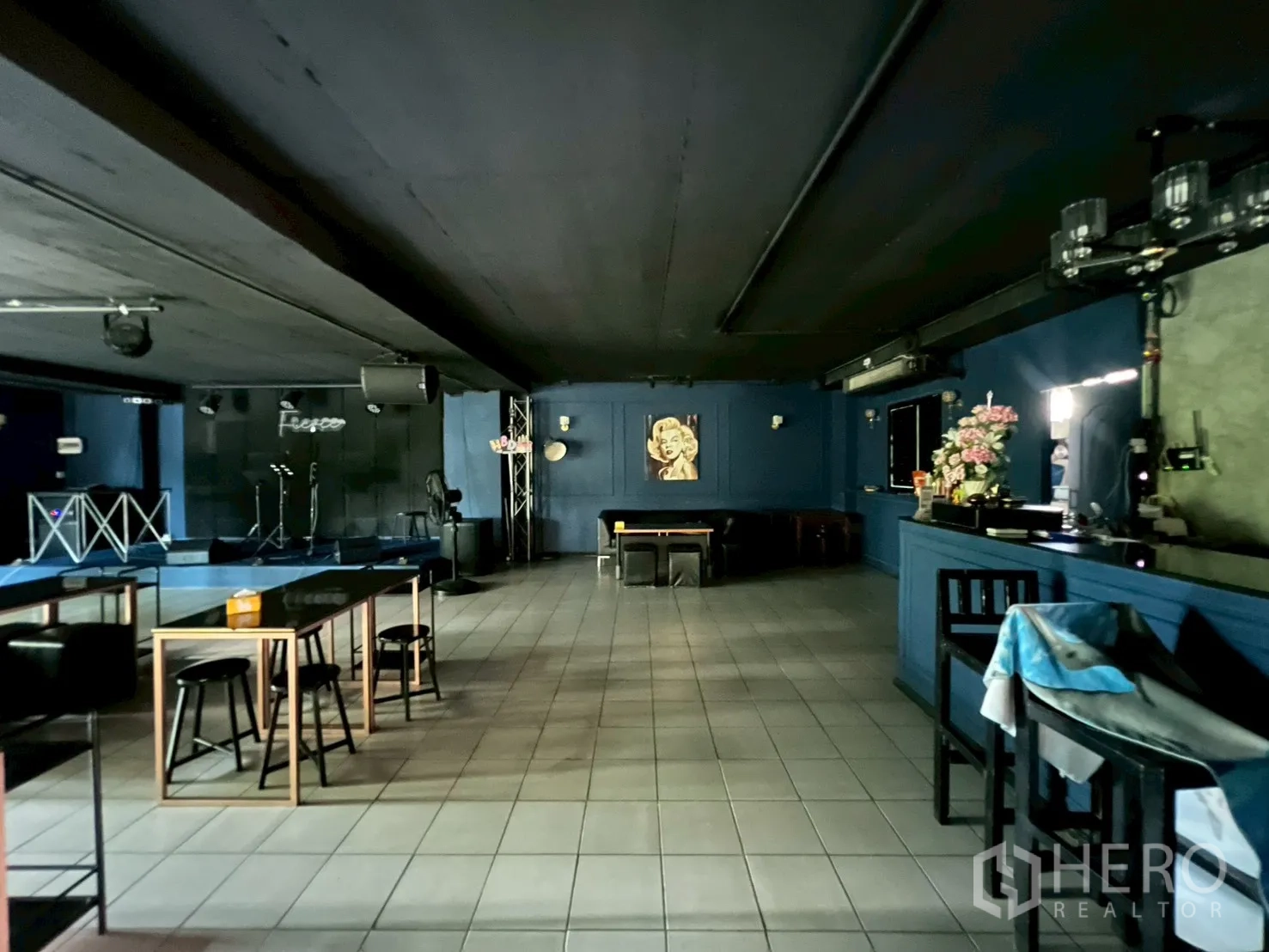 Shophouse for rent - Stage area in lounge with seating and blue walls.