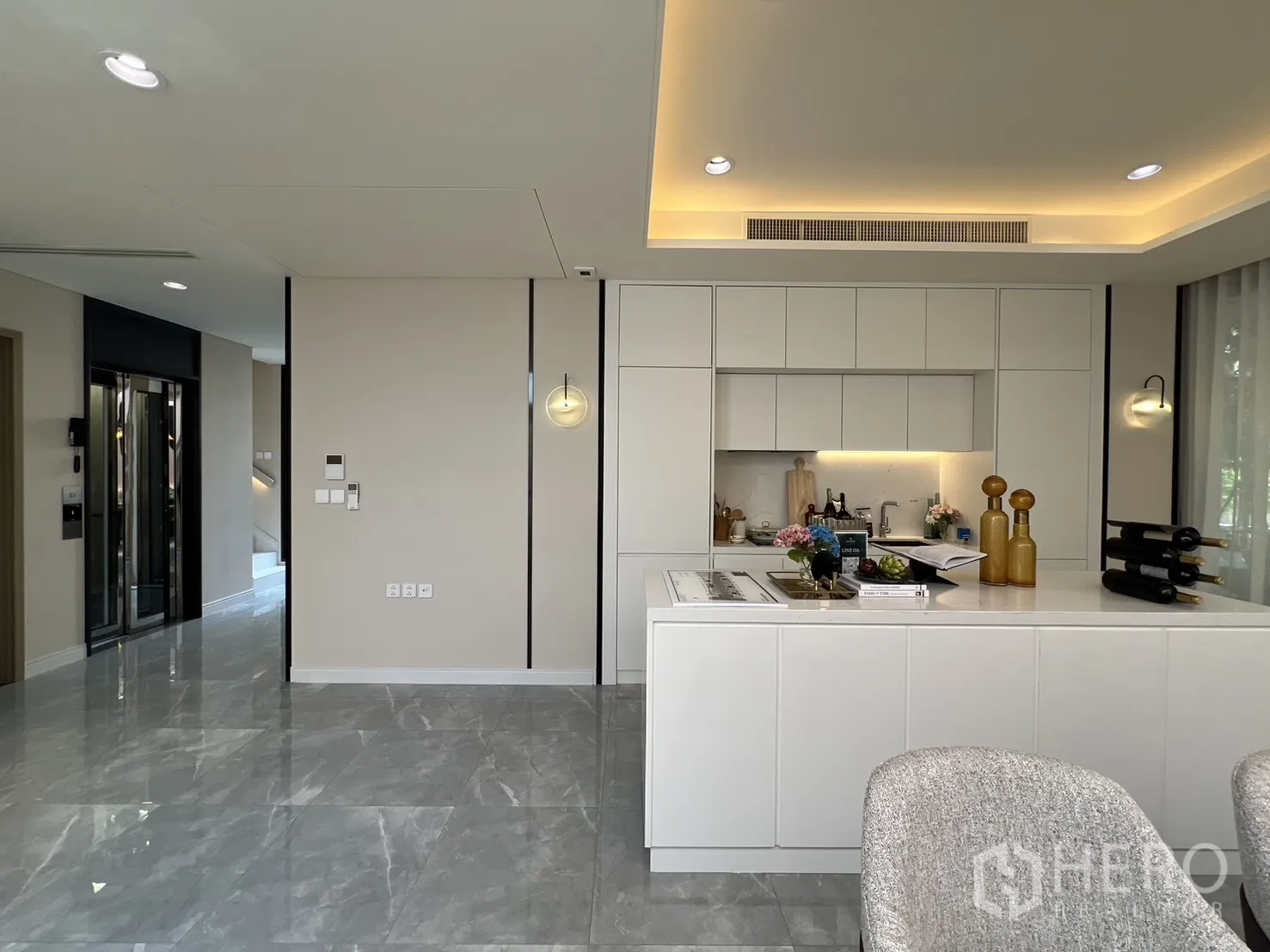 Semi-detached House for sale in Yan Nawa, Bangkok - Sleek island kitchen with built-in cabinetry and recessed ceiling lighting.