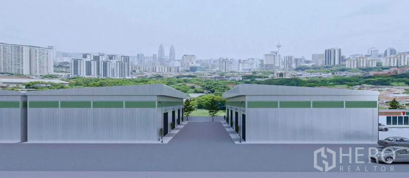 คลังสินค้า ให้เช่าในBang Phli, Samut Prakan - ถนนทางเข้าระหว่างอาคารโกดังสองฝั่ง มองเห็นวิวเมืองด้านหลัง