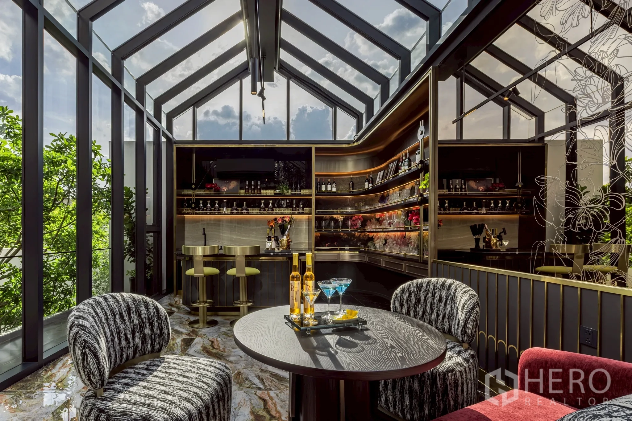 Detached House for rent in Saphan Sung, Bangkok - Close view of the conservatory bar with gold accents, shelving and cocktail table.