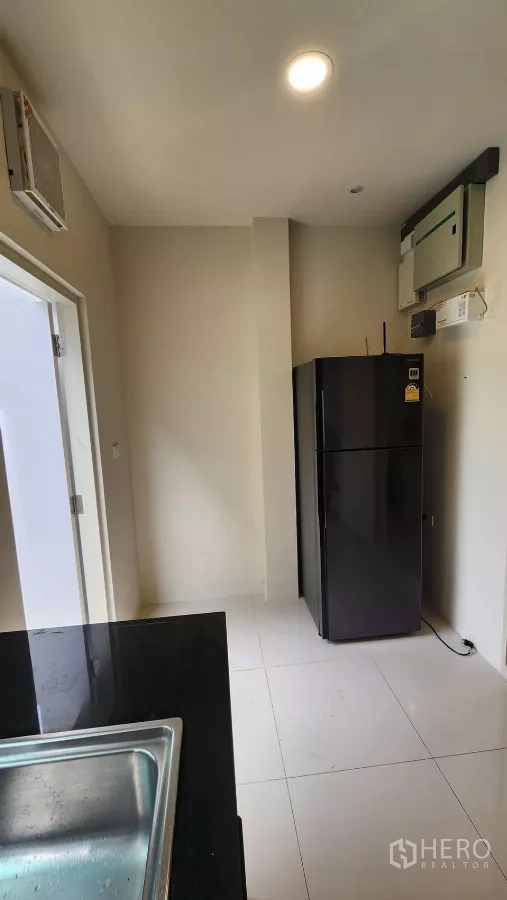 Detached House for rent in Bang Phli, Samut Prakan - Kitchen utility zone featuring a tall refrigerator next to the window and storage.