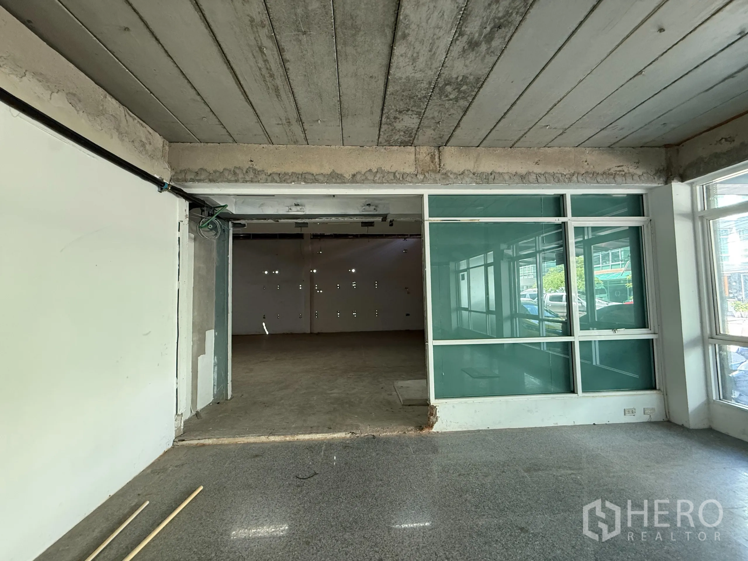 Office Space for rent in Bueng Kum, Bangkok - Entrance hall leading to the attached warehouse through a large opening and glass partition.