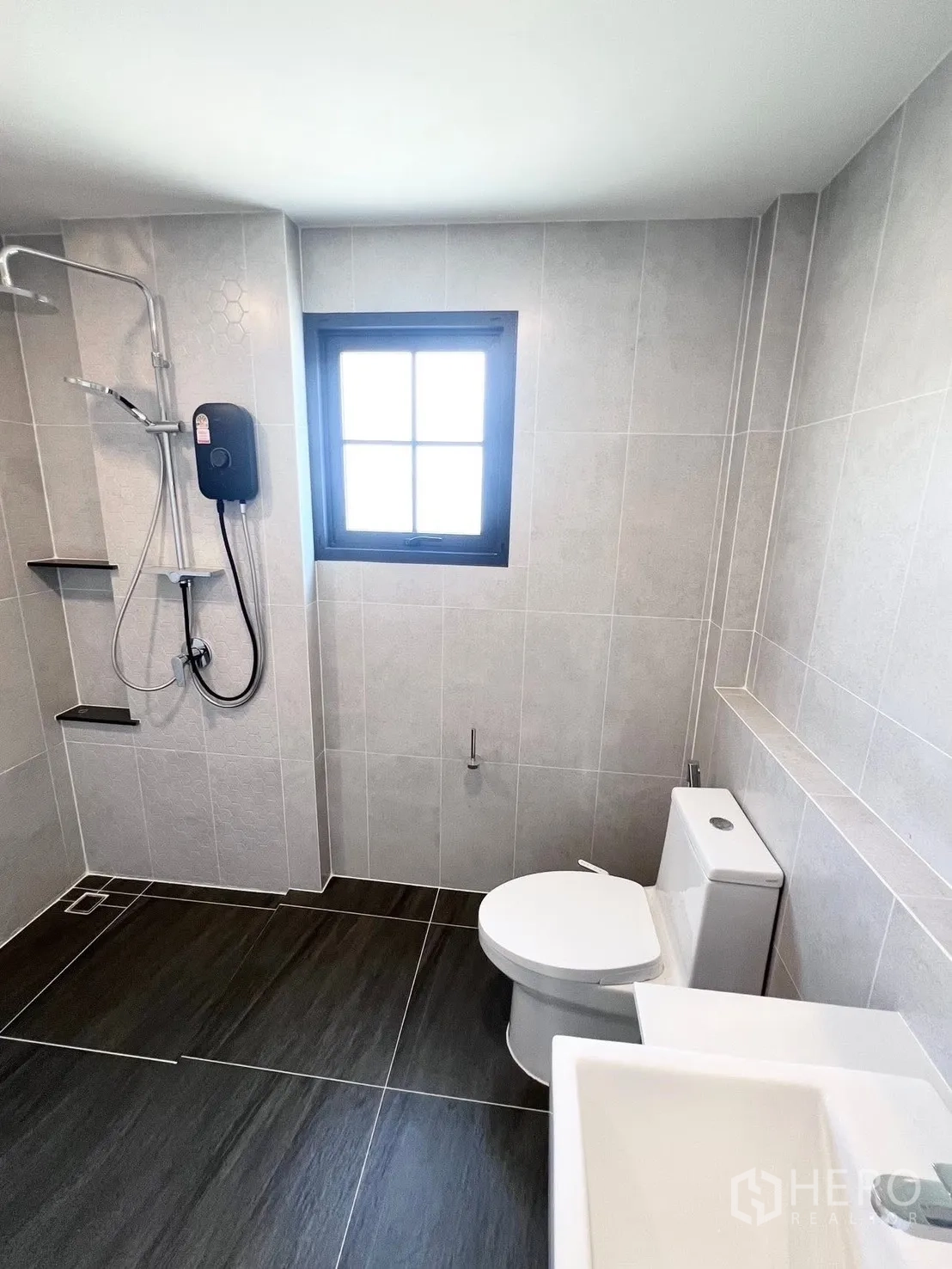 Property Image #15 for property HRE00096