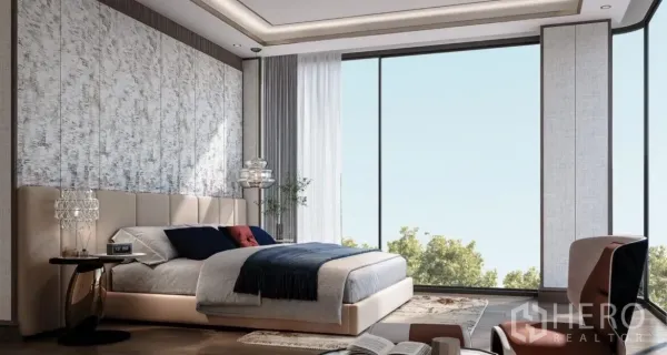 公寓 出售在Watthana, Bangkok - 次卧带纹理背景墙与大窗，灯光现代温馨。