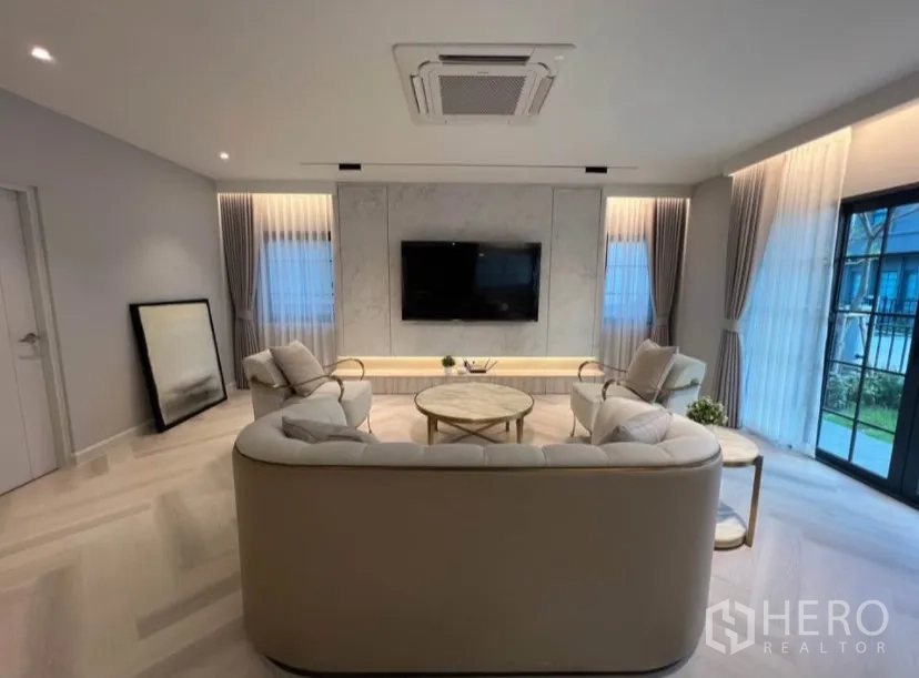 Property Image #15 for property HRE00356