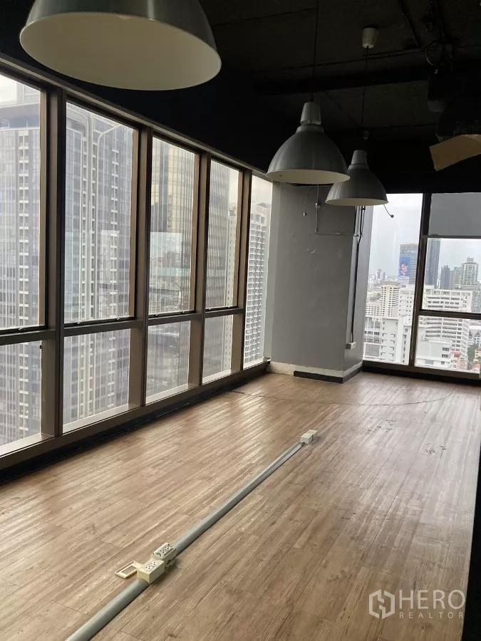 Office Space for rent in Watthana, Bangkok - Window-lined workspace with panoramic city views and floor trunking in Watthana, Bangkok.