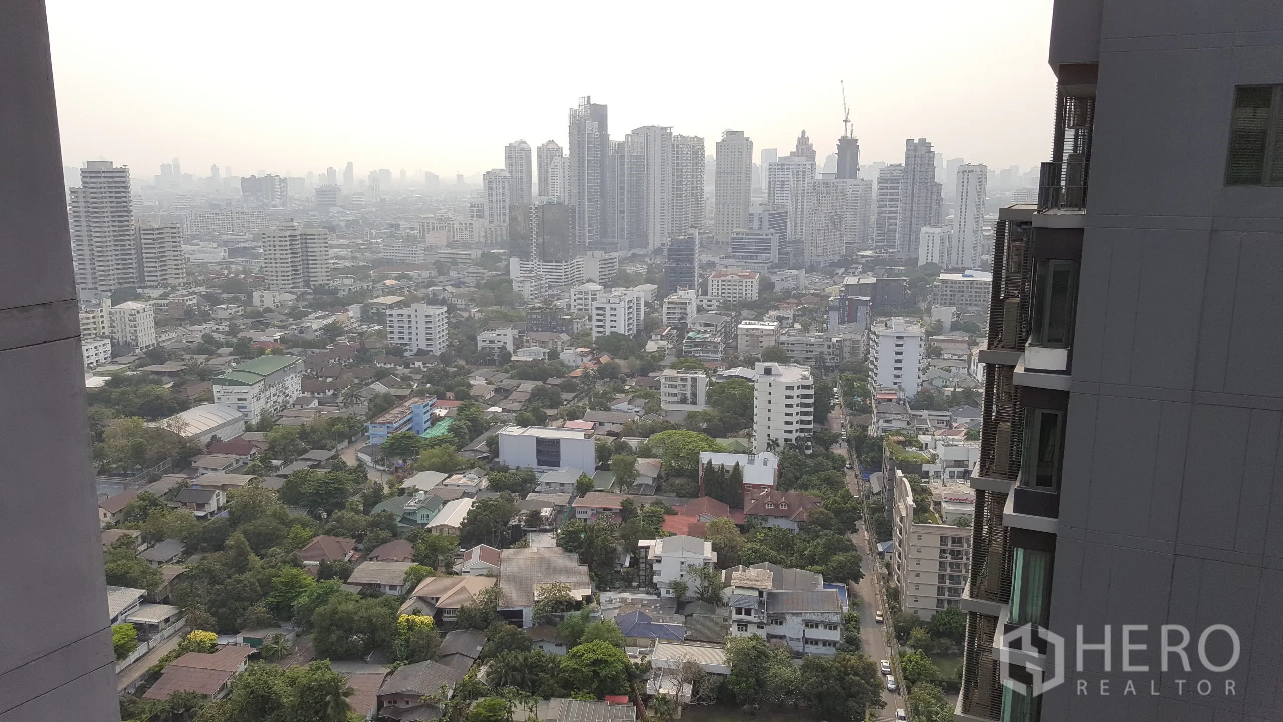Condominium for rent in Khlong Toei, Bangkok - Panoramic skyline view of Sukhumvit from a high-rise balcony.