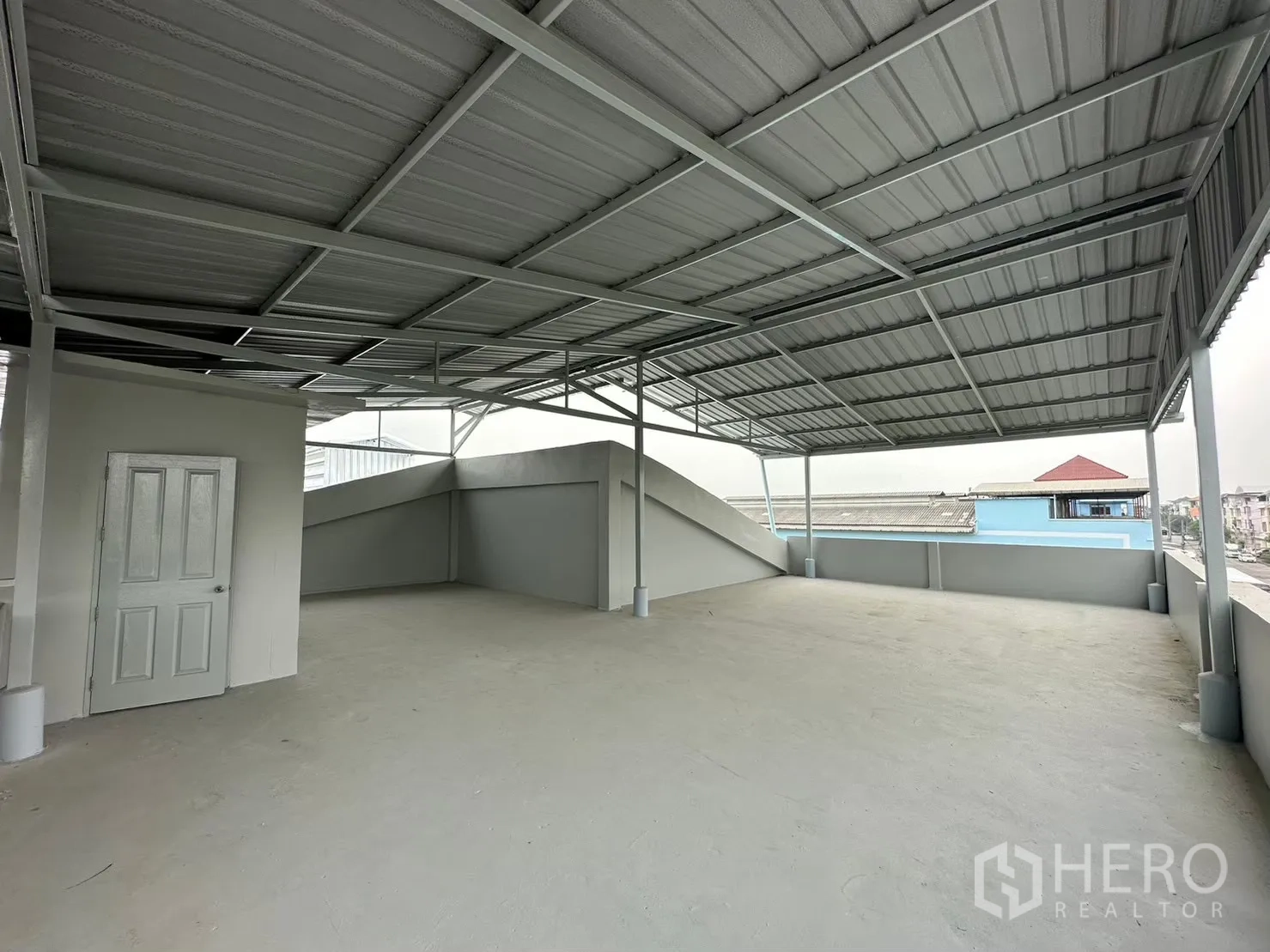 โรงงาน for rent in Bang Bua Thong, Nonthaburi - ดาดฟ้าคลุมหลังคาโครงเหล็กพื้นที่กว้างใช้งานอเนกประสงค์