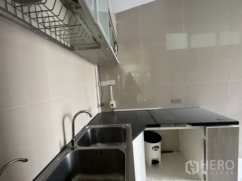 Property Image #11 for property HRE00319