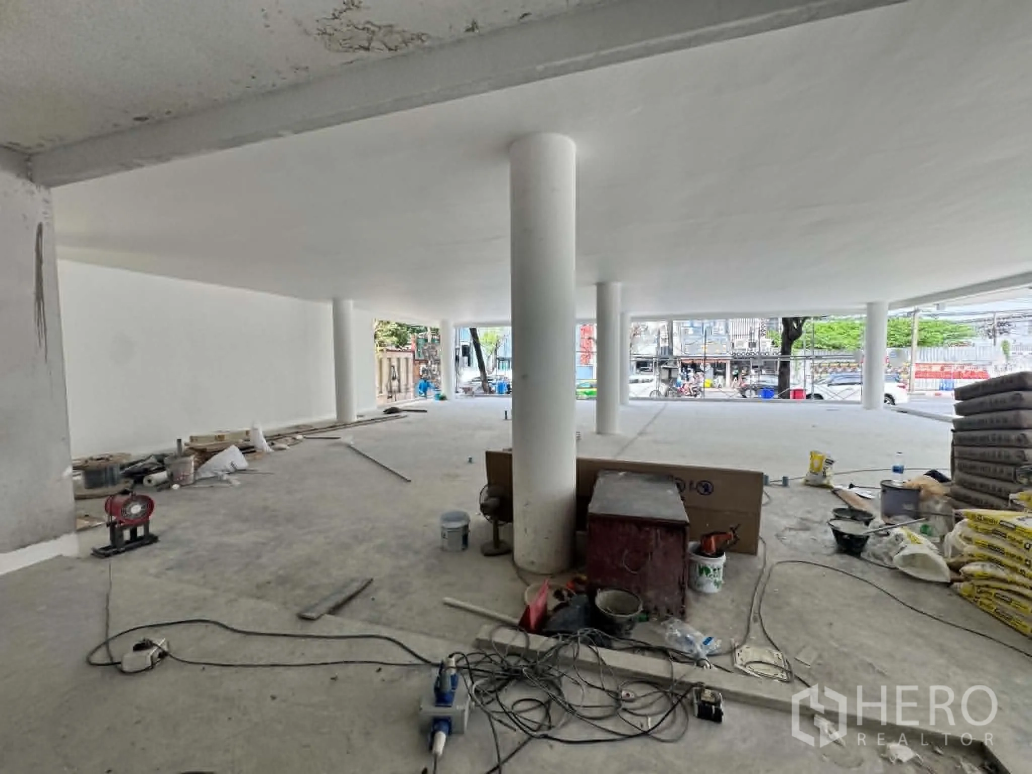 Retail Space for rent in Watthana, Bangkok - Raw retail shell with open sides and a view of the street beyond.