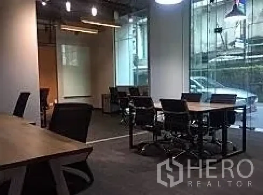 Office Space for rent in Khlong Toei, Bangkok - Conference table and chairs beside a glass façade within a contemporary office interior.