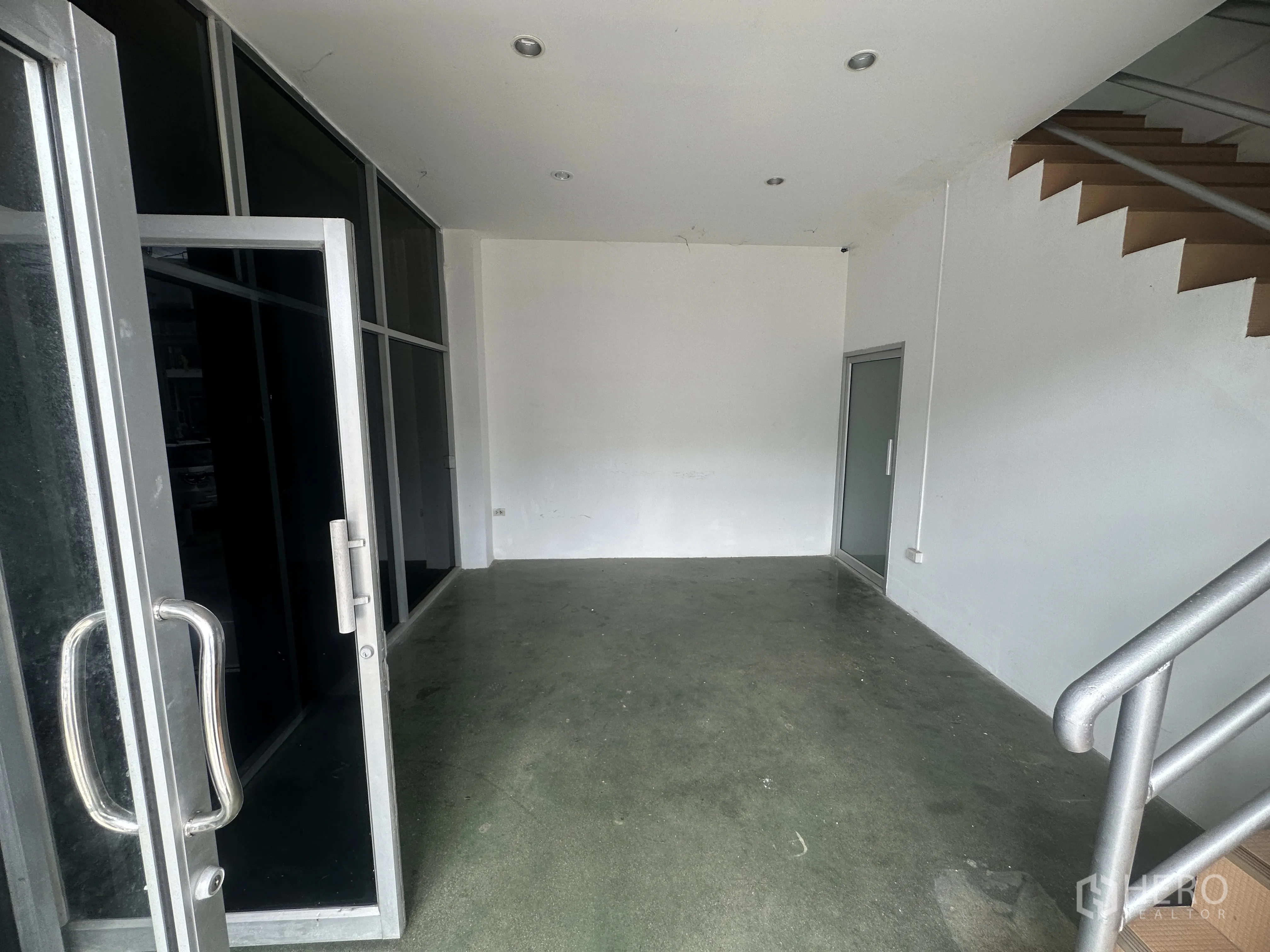 Property Image #13 for property HRE00862