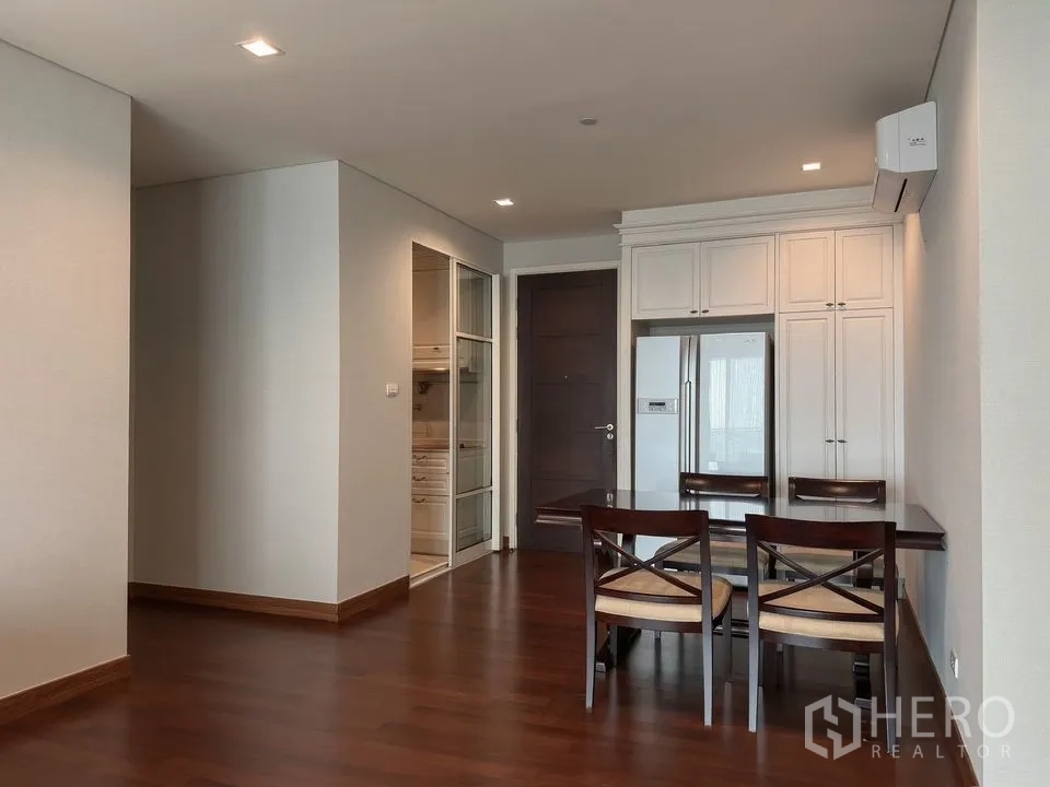 Condominium for rent in Watthana, Bangkok - Entry corridor leading to dining space with pantry cabinetry and wooden flooring.