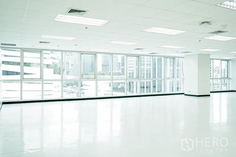 สำนักงาน ให้เช่าในWatthana, Bangkok - ออฟฟิศแปลนเปิด กระจกพาโนรามาพร้อมวิวเมือง