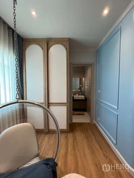 Detached House for sale in Saphan Sung, Bangkok - View of the kids’ room showing arched wardrobe doors and doorway to an ensuite bathroom.