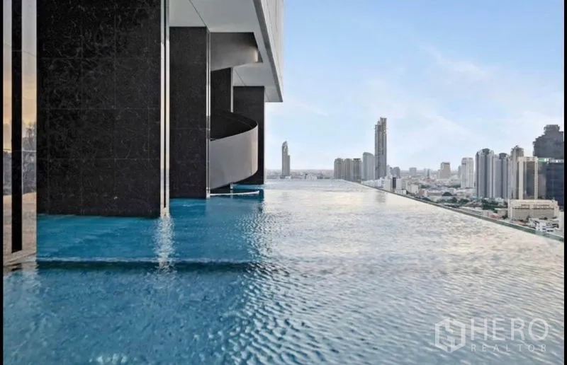 Condominium for rent in Bang Rak, Bangkok - Rooftop infinity-edge swimming pool with panoramic city skyline views.