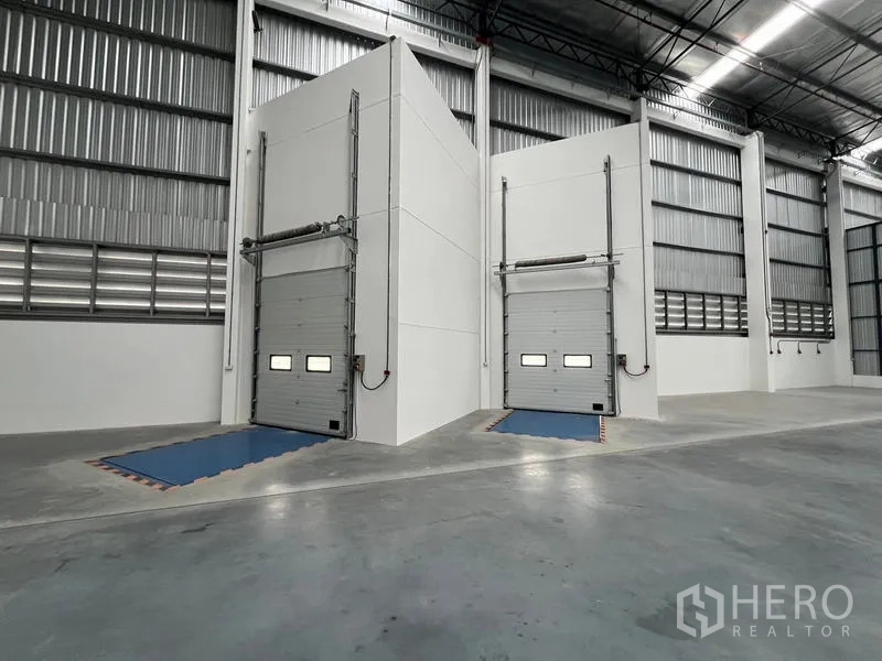 Warehouse for rent in Chon Buri - Two dock-high loading bays with sectional doors and dock levelers.