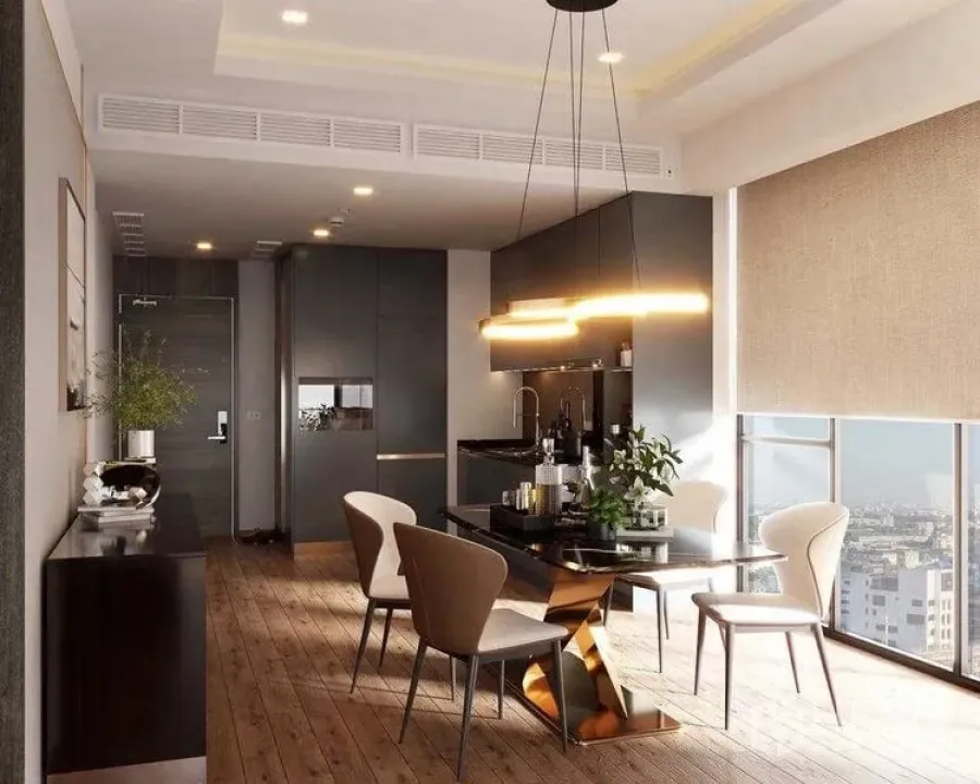 公寓 出租在Khlong Toei, Bangkok - 现代厨房与餐厅，极简橱柜、设计感吊灯和落地窗。